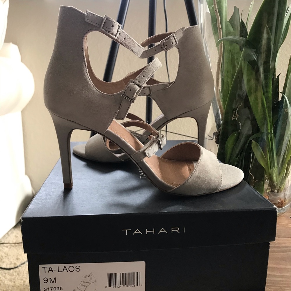 New gorgeous TAHARI heels Stone/Cream color, 9W